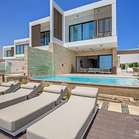Villa Sanders Bayfront Luxury Villas *